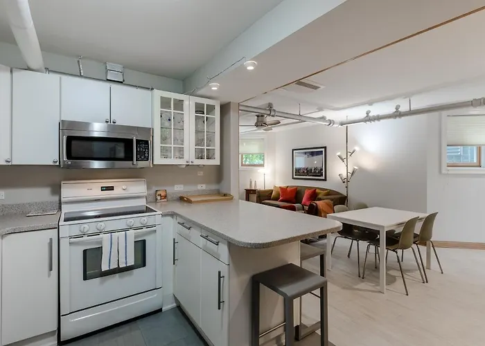 Quiet Oasis Only Minutes From Downtown - Friendly Neighborhood! Apts Apartment Chicago