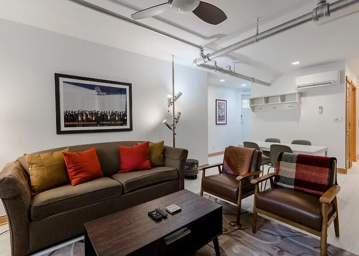 Quiet Oasis Only Minutes From Downtown - Friendly Neighborhood! Apts Apartment Chicago