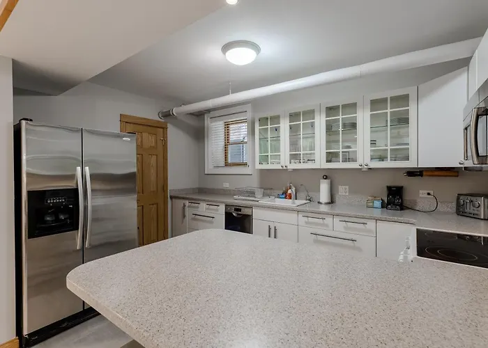 Quiet Oasis Only Minutes From Downtown - Friendly Neighborhood! Apts *